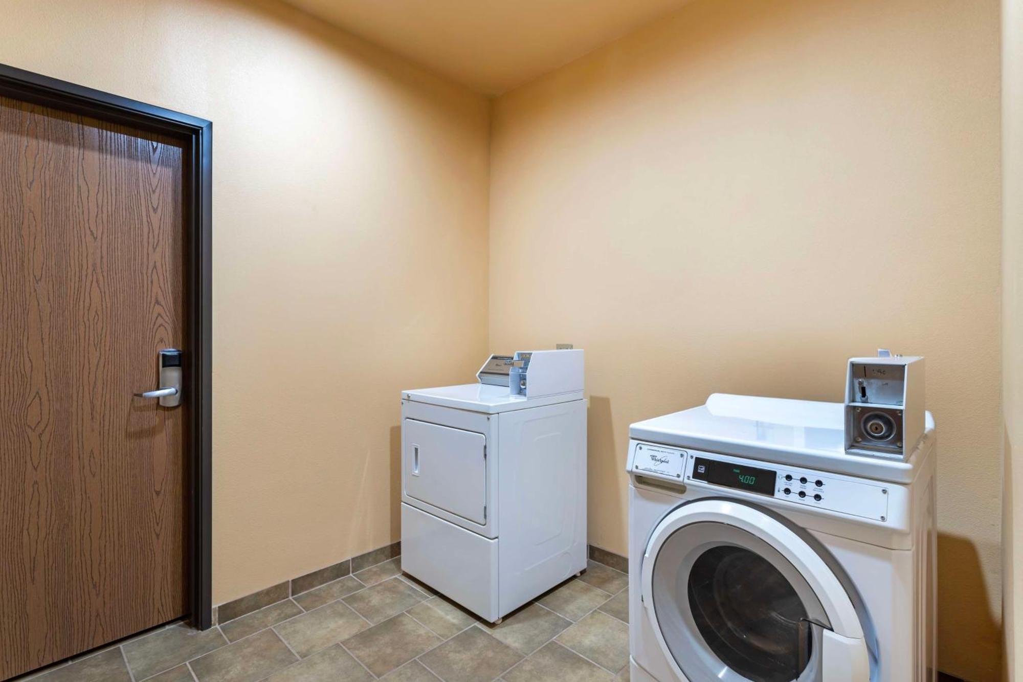 Best Western Plus Goliad Inn & Suites Exterior photo