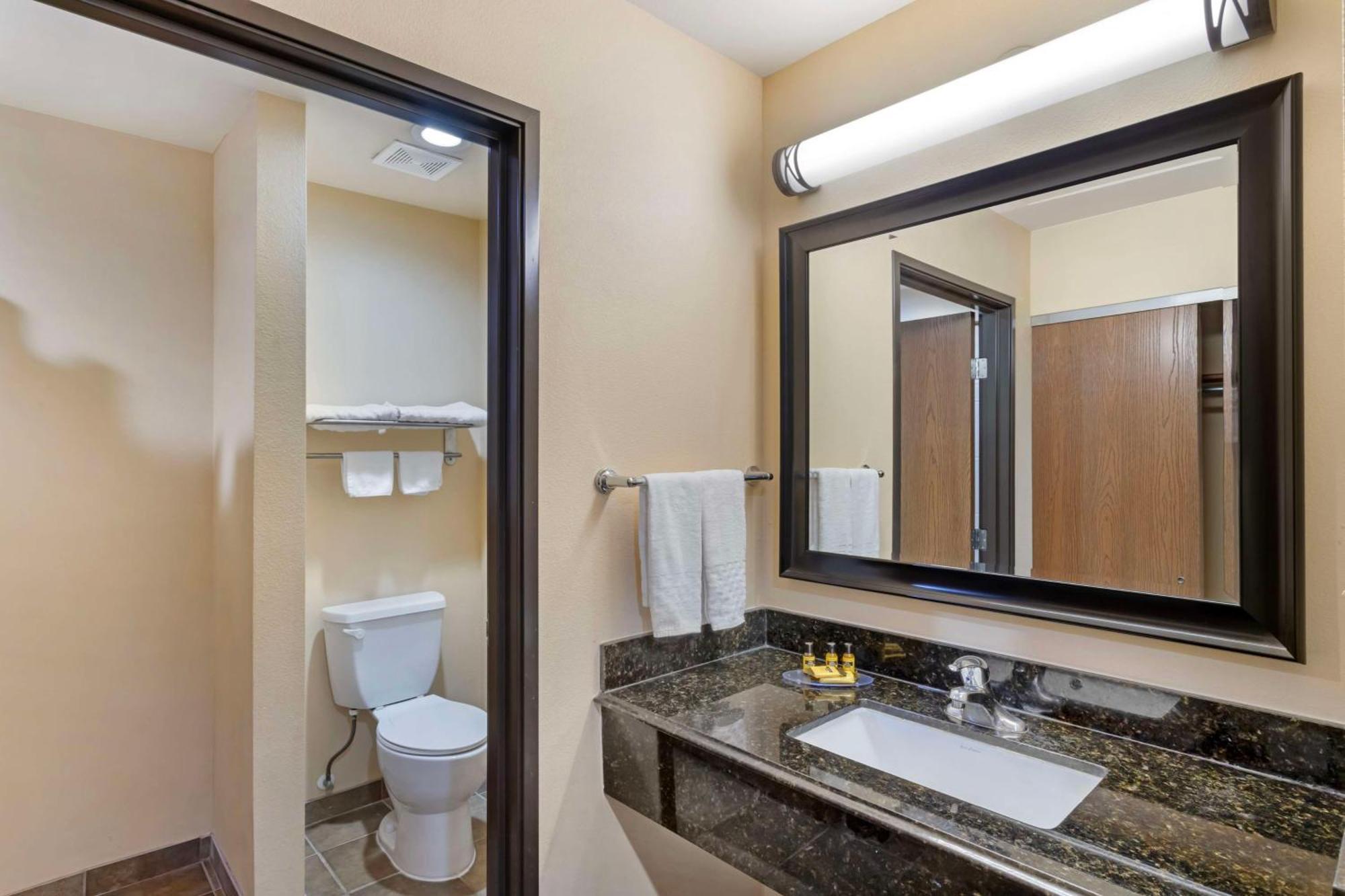 Best Western Plus Goliad Inn & Suites Exterior photo