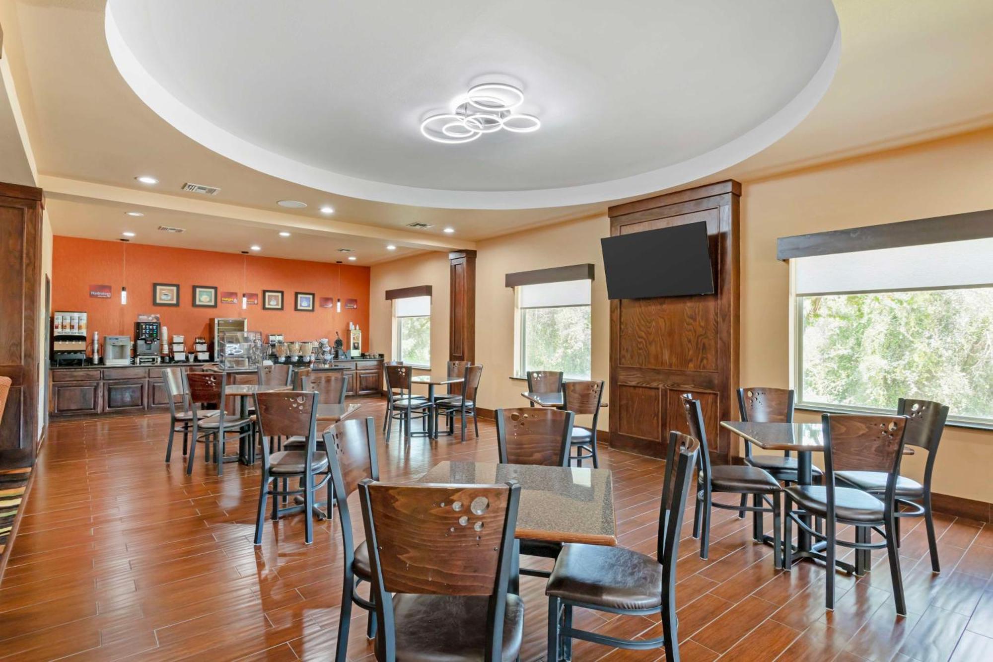 Best Western Plus Goliad Inn & Suites Exterior photo
