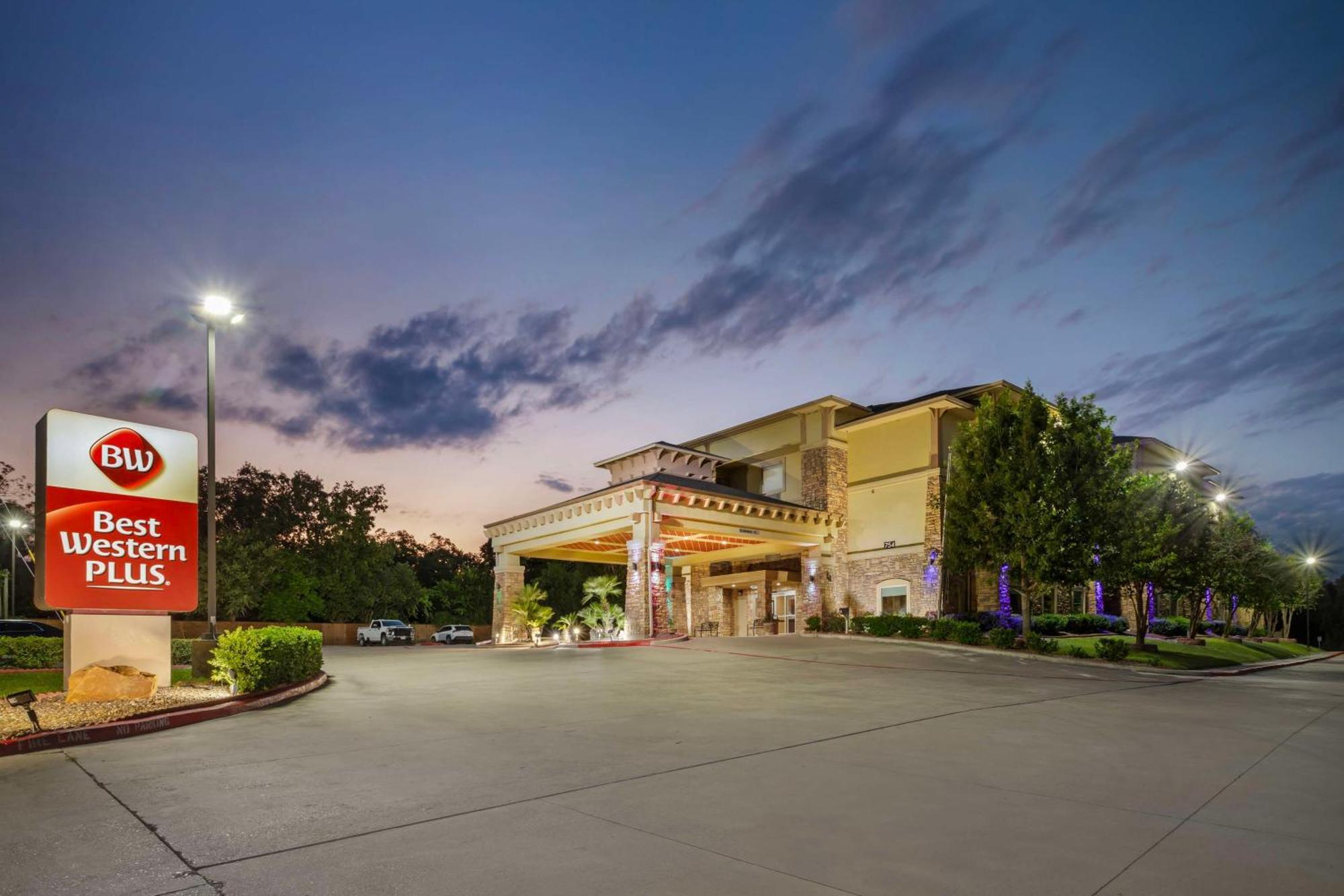 Best Western Plus Goliad Inn & Suites Exterior photo