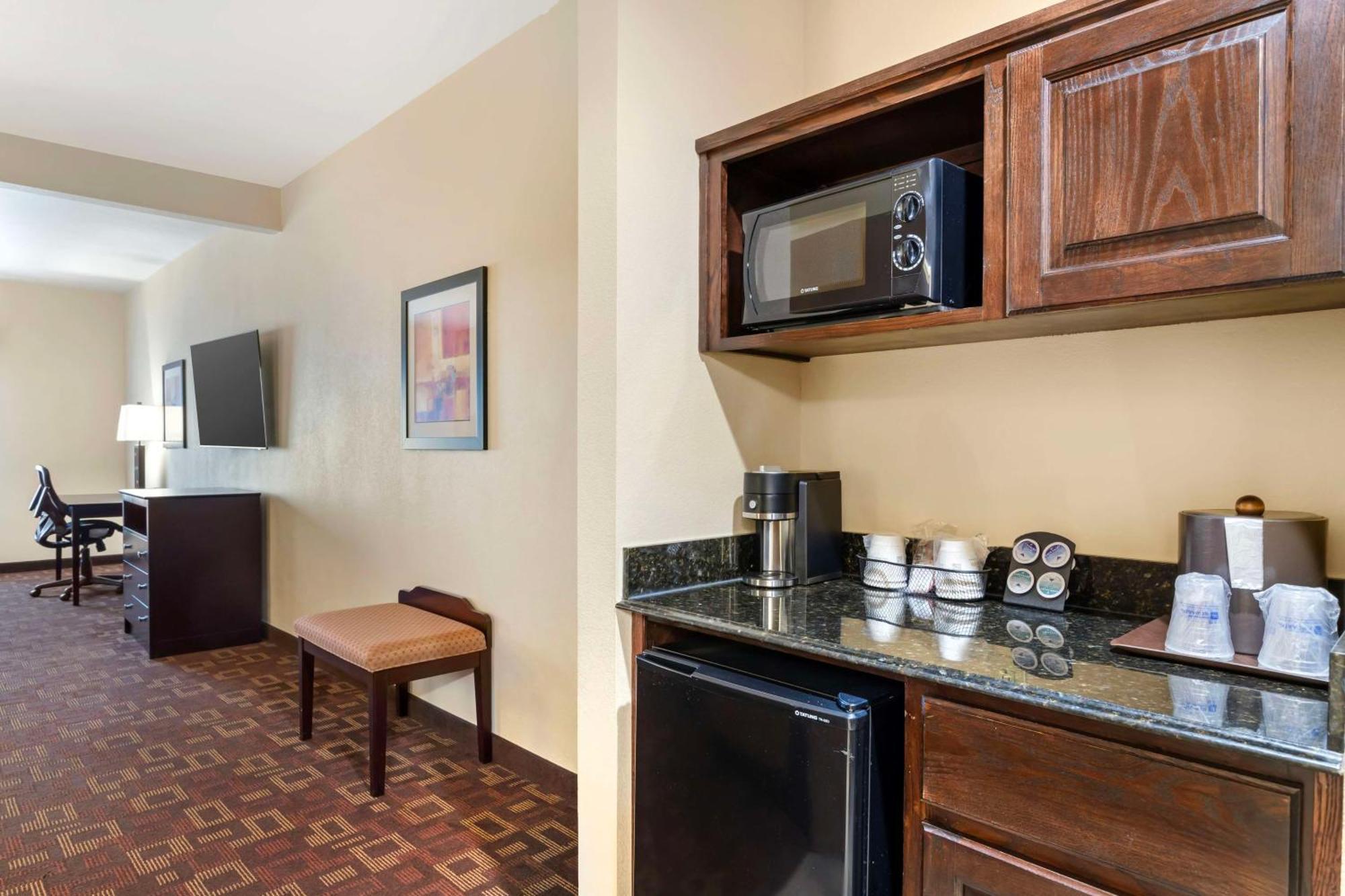 Best Western Plus Goliad Inn & Suites Exterior photo