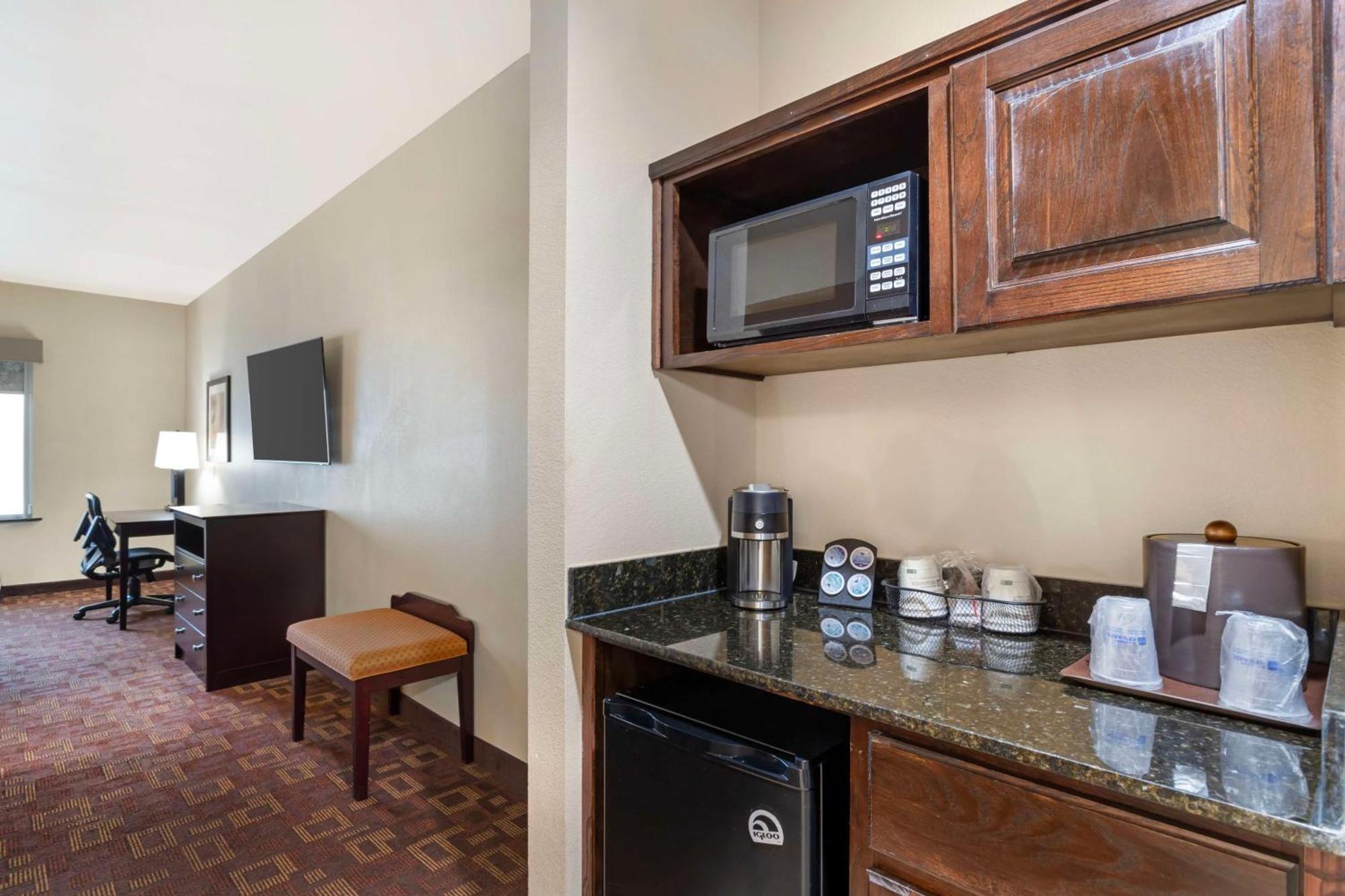 Best Western Plus Goliad Inn & Suites Exterior photo